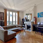 Sophisticated Typically Parisian Flat - Welkeys